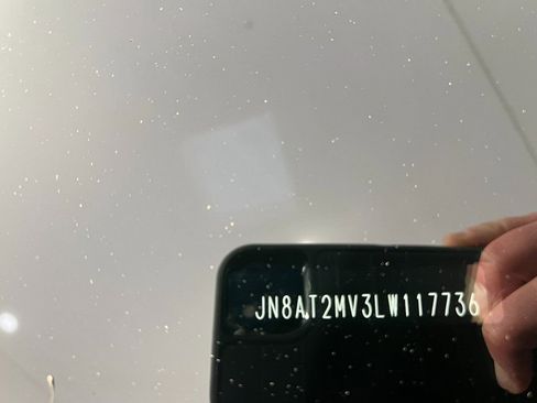 Used 2020 Nissan Rogue SV image 30