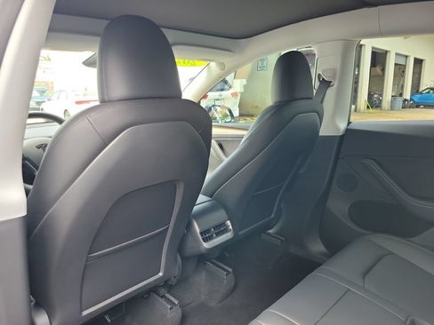 Used 2025 Tesla Model Y Performance AWD/4WD image 9