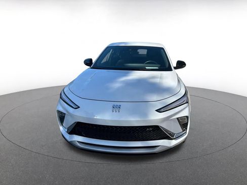 Used 2025 Buick Envista Sport Touring image 3