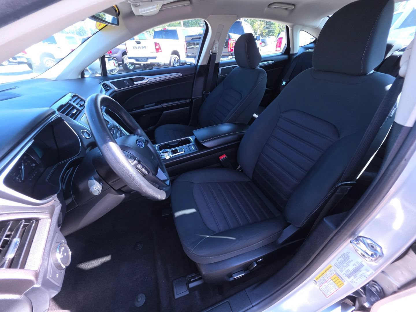 Used 2020 Ford Fusion SE FWD image 10
