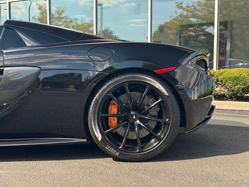 Used 2019 McLaren 570S Spider RWD image 23