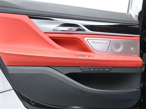 Used 2022 BMW ALPINA B7 xDrive w/ Luxury Rear Seating Package image 21