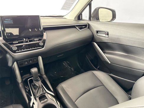 Certified 2024 Toyota Corolla Cross XLE image 46