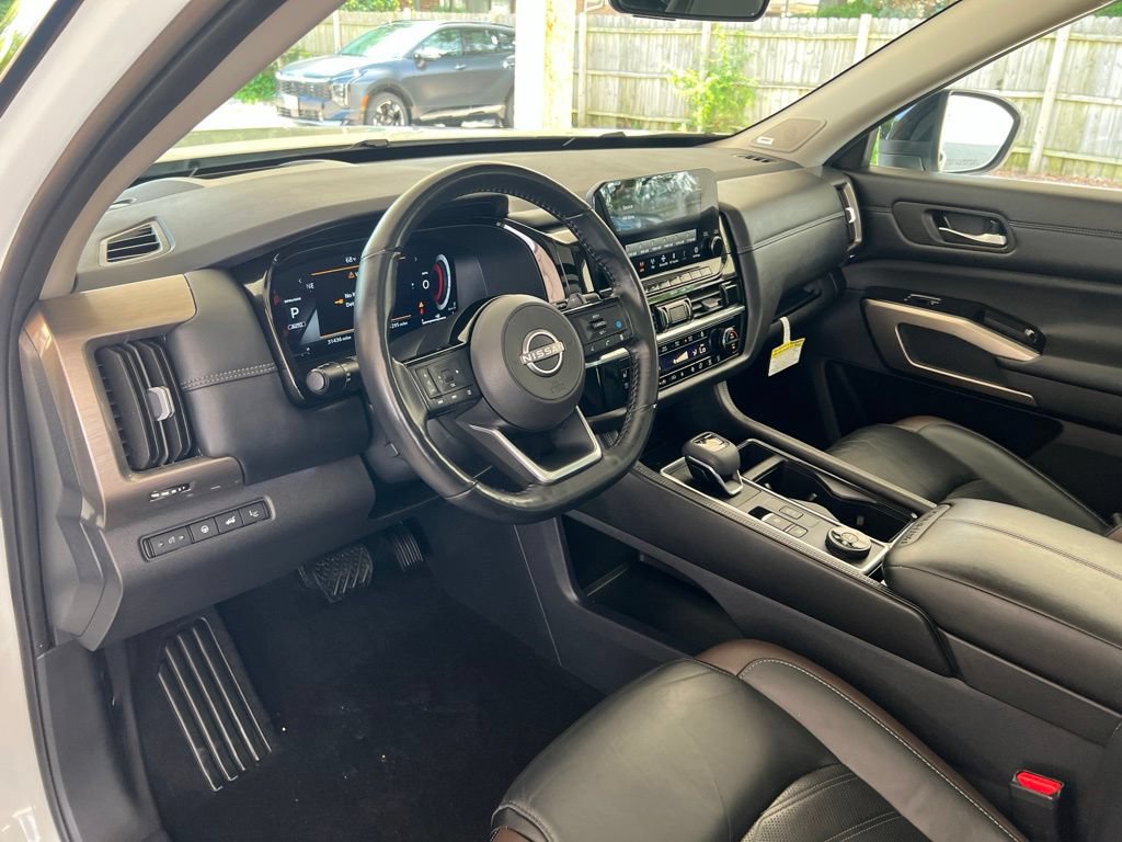 Certified 2024 Nissan Pathfinder Platinum AWD/4WD image 6