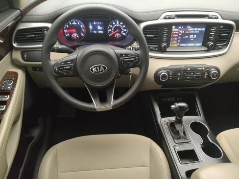 Used 2018 Kia Sorento FWD image 22