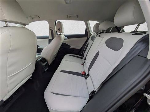 New 2026 Volkswagen Taos SE image 17