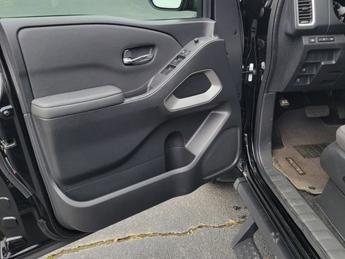 Used 2022 Nissan Frontier SV image 16