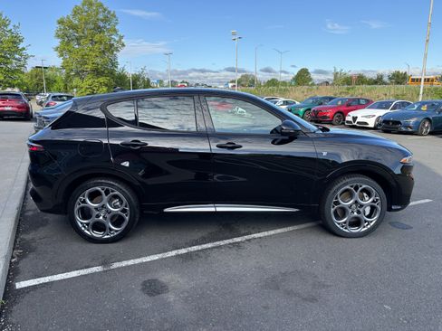 Certified 2024 Alfa Romeo Tonale Ti w/ Premium Interior Package AWD/4WD image 10