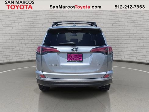 Used 2018 Toyota RAV4 LE FWD image 7