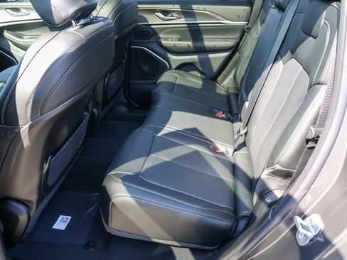 New 2026 Jeep Grand Cherokee Limited AWD/4WD image 17