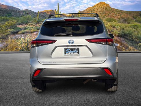 Used 2022 Toyota Highlander LE image 9