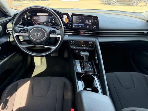 Used 2022 Hyundai Elantra SEL w/ Convenience Package image 8
