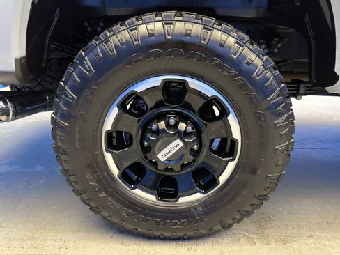 Used 2026 Ford F350 Platinum w/ Tremor Off-Road Package image 9