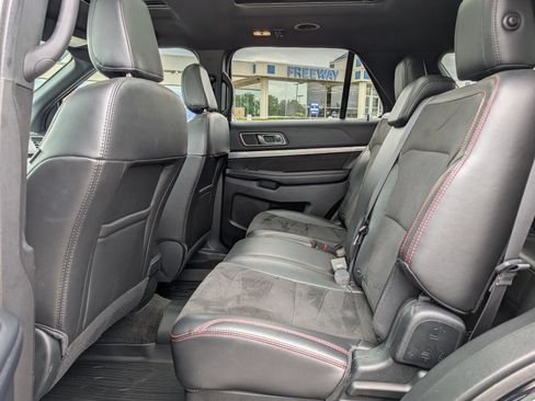 Certified 2018 Ford Explorer XLT w/ Equipment Group 202A AWD/4WD image 20