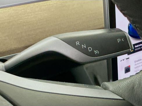 Used 2022 Tesla Model 3 Standard Range image 24