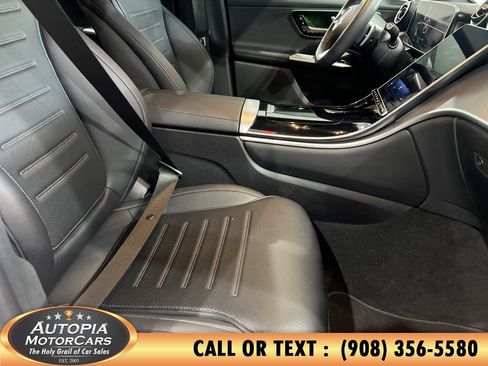 Used 2025 Mercedes-Benz GLC 350e 4MATIC w/ AMG Line image 11