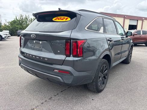 Used 2021 Kia Sorento S w/ Panoramic Sunroof Package AWD/4WD image 3