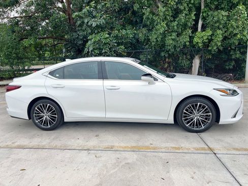 Certified 2025 Lexus ES 350 w/ Premium Package image 8