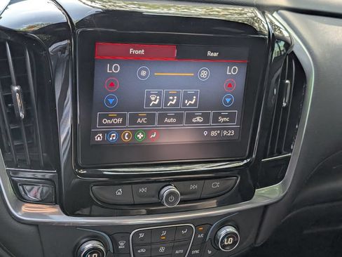 Used 2022 Chevrolet Traverse LT FWD image 23