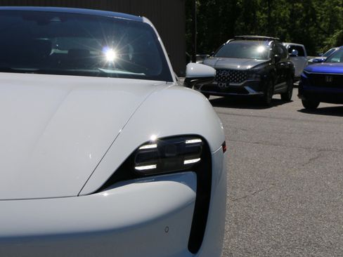 Used 2021 Porsche Taycan RWD image 13