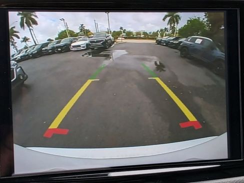 Used 2025 Chrysler Pacifica Select image 18