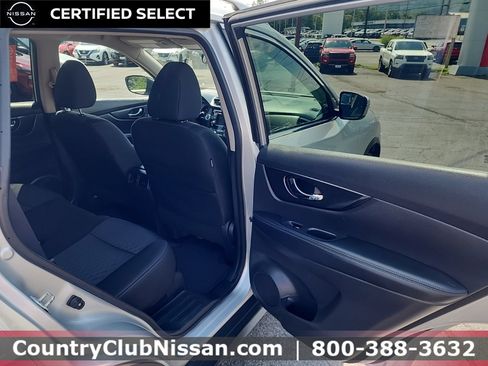 Used 2018 Nissan Rogue SV AWD/4WD image 29