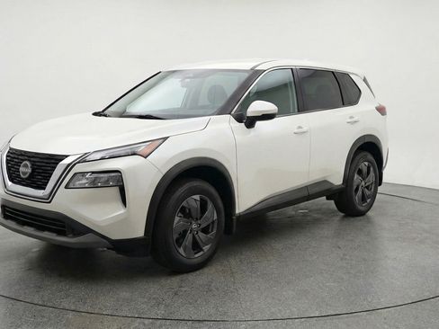 Used 2025 Nissan Rogue SV AWD/4WD image 3