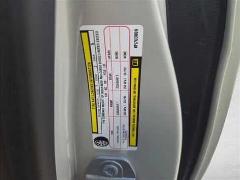 Used 2019 Chrysler Pacifica Touring-L Plus w/ Advanced Safetytec Group FWD image 27