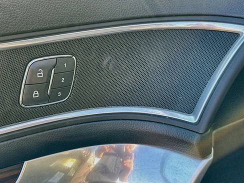 Used 2016 Ford Explorer Limited w/ Equipment Group 301A AWD/4WD image 21