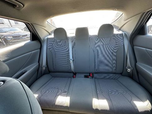 Used 2021 Hyundai Elantra SE image 11