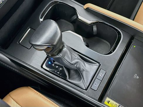 Used 2024 Lexus ES 300h w/ Premium Package FWD image 24