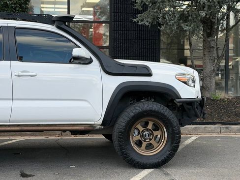 Used 2019 Toyota Tacoma TRD Off-Road image 23