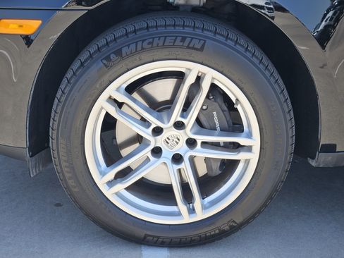 Certified 2026 Porsche Macan AWD/4WD image 14