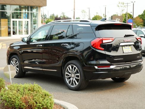 Used 2024 GMC Terrain Denali image 8