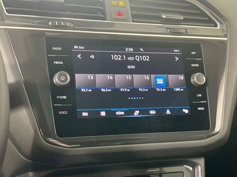 Used 2023 Volkswagen Tiguan SE AWD/4WD image 14