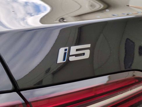 New 2025 BMW i5 xDrive40 w/ M Sport Package image 13