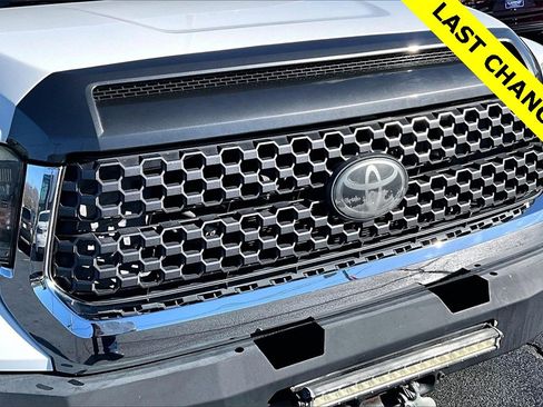 Used 2018 Toyota Tundra SR5 w/ TRD Off Road Package image 29