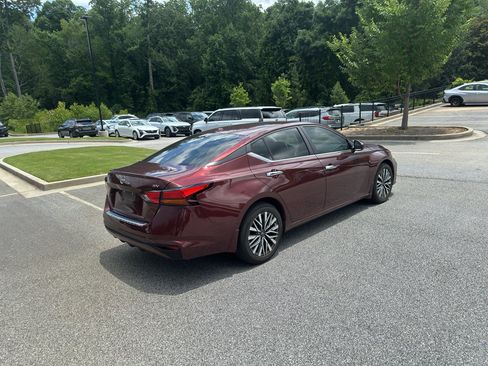 Used 2023 Nissan Altima 2.5 SV FWD image 2