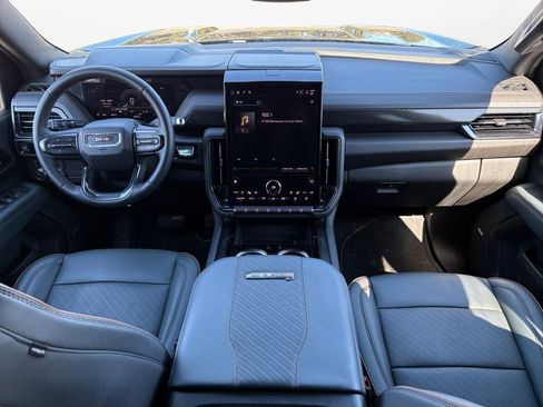 Used 2025 GMC Yukon XL AT4 AWD/4WD image 10
