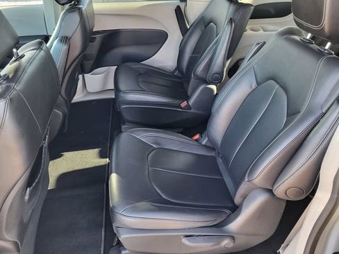 Certified 2024 Chrysler Pacifica Limited FWD image 26