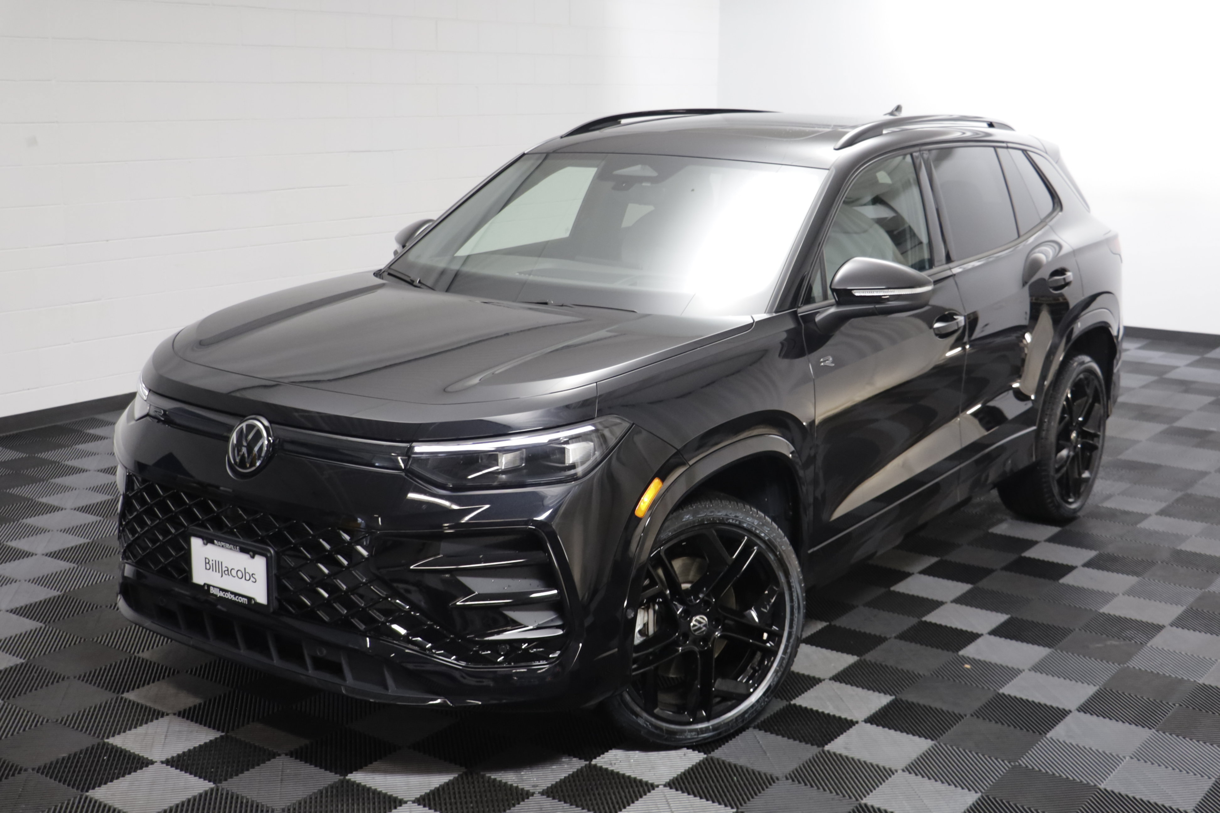 Used 2026 Volkswagen Tiguan SE R-Line AWD/4WD image 2