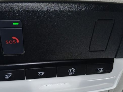 Used 2022 Nissan Rogue SV image 34