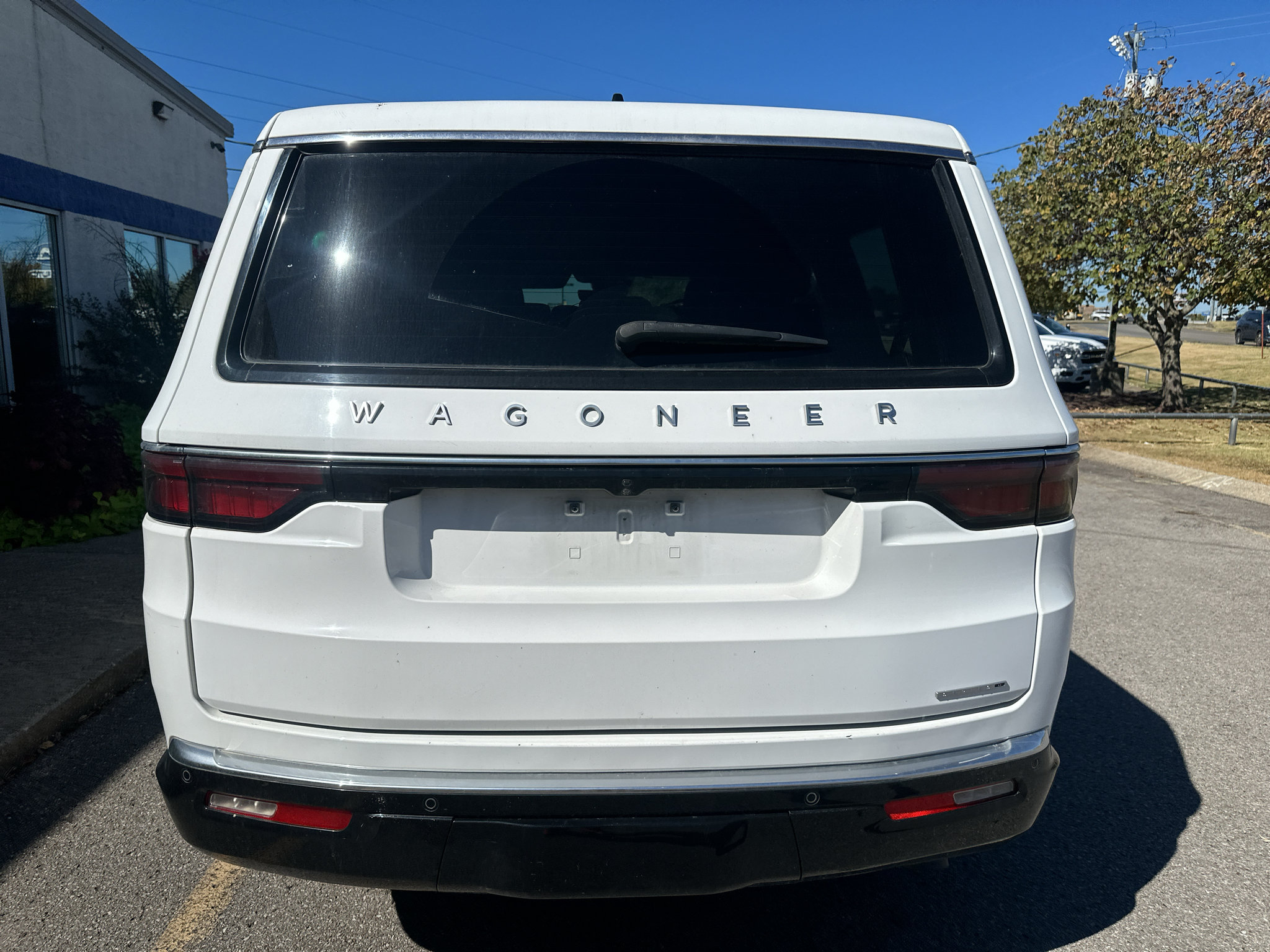 Used 2024 Jeep Wagoneer Series II w/ Flexible Seating Group RWD image 5