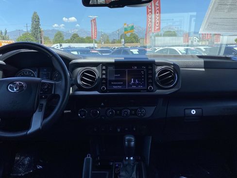 Certified 2020 Toyota Tacoma TRD Off-Road w/ Technology Package AWD/4WD image 29