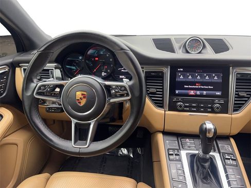 Used 2018 Porsche Macan image 52