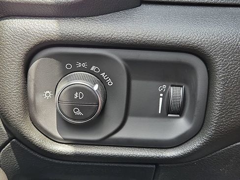New 2026 RAM 1500 Express AWD/4WD image 18