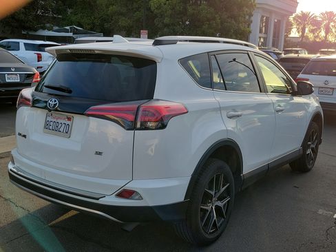 Used 2018 Toyota RAV4 SE w/ Power Extra Value Package FWD image 5