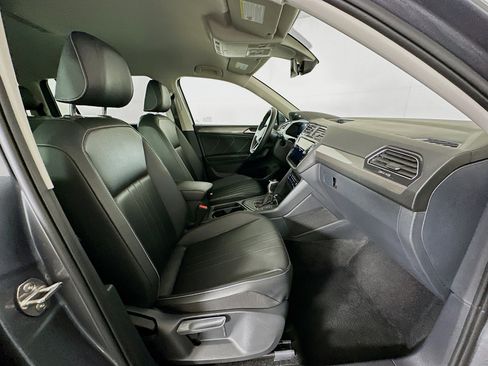 Used 2024 Volkswagen Tiguan SE image 30