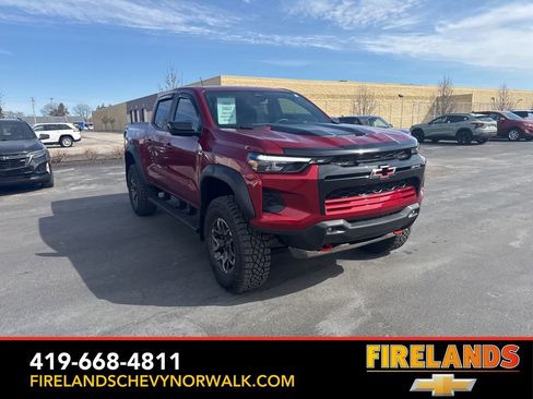 Used 2024 Chevrolet Colorado ZR2 w/ ZR2 Convenience Package III image 3