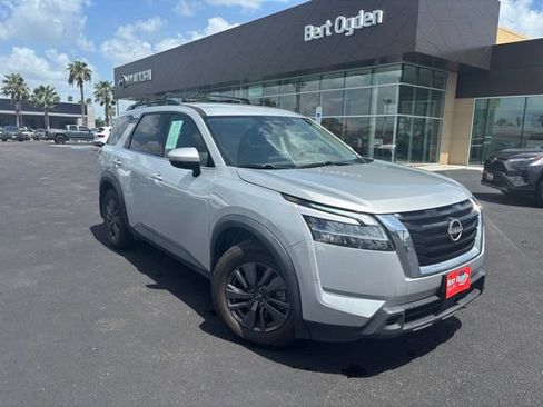 Used 2022 Nissan Pathfinder SV FWD image 1